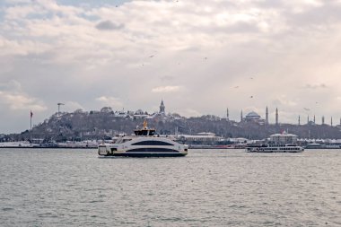 İstanbul, Türkiye-25 Ocak 2022 İstanbul, Avrupa ve Asya kıtaları arasındaki rüya şehridir. Kış mevsiminde tarihi yarımadadan modern, tarihi ve doğal güzelliklere sahip şehir manzarası