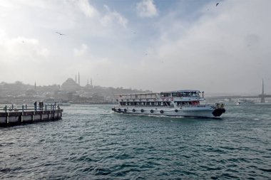 İstanbul, Türkiye-24 Ocak 2022 İstanbul, Avrupa ve Asya kıtaları arasındaki rüya şehridir. Kış mevsiminde tarihi yarımadadan modern, tarihi ve doğal güzelliklere sahip şehir manzarası.