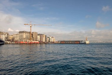 İstanbul, Türkiye-24 Ocak 2022 İstanbul, Avrupa ve Asya kıtaları arasındaki rüya şehridir. Kış mevsiminde tarihi yarımadadan modern, tarihi ve doğal güzelliklere sahip şehir manzarası.