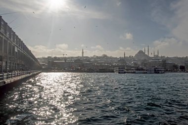 İstanbul, Türkiye-24 Ocak 2022 İstanbul, Avrupa ve Asya kıtaları arasındaki rüya şehridir. Kış mevsiminde tarihi yarımadadan modern, tarihi ve doğal güzelliklere sahip şehir manzarası.