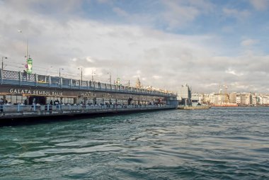 İstanbul, Türkiye-24 Ocak 2022 İstanbul, Avrupa ve Asya kıtaları arasındaki rüya şehridir. Kış mevsiminde tarihi yarımadadan modern, tarihi ve doğal güzelliklere sahip şehir manzarası.
