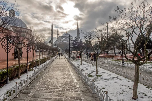 土耳其伊斯坦布尔是欧洲和亚洲大陆之间的梦想之城 冬季城市景观与历史半岛的现代 历史和自然美景 — 图库照片