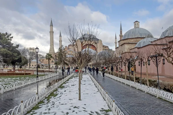 土耳其伊斯坦布尔是欧洲和亚洲大陆之间的梦想之城 冬季城市景观与历史半岛的现代 历史和自然美景 — 图库照片