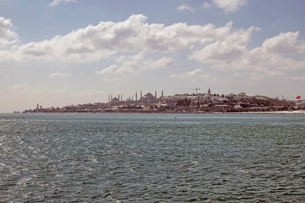 Istanbul Turquía Marzo 2022 Vista Ciudad Desde Uskudar Distrito Histórico — Foto de Stock