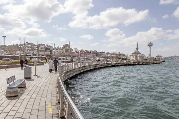 Istanbul Turquia Março 2022 Vista Cidade Uskudar Bairro Histórico Lado — Fotografia de Stock