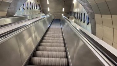 İstanbul metrosunun 24 Mart 2022 'de İstanbul metrosunun yürüyen merdivenleri..