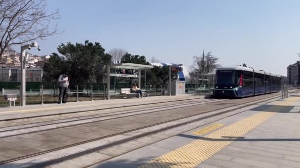 Gouden Hoorn Istanbul Turkije Maart 2022 Tram Aan Oever Van — Stockvideo