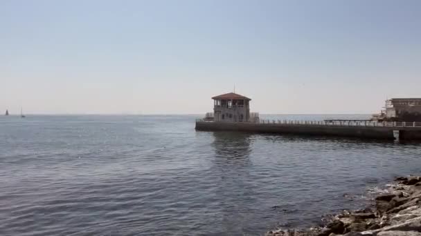 トルコのイスタンブール 2022年3月27日トルコのイスタンブールでの暑い週末の休憩からのモダビーチからのMarmara Sea View — ストック動画
