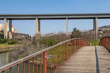 Kagithane, istanbul, Türkiye-25 Mart 2022-22. Kagithane ilçesi, yeşil parkları, tarihi ve modern binaları ile Haliç 'in kıyılarında yer alıyor..