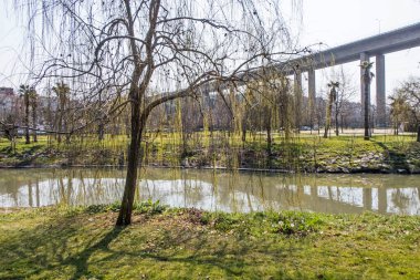 Kagithane, istanbul, Türkiye-25 Mart 2022-22. Kagithane ilçesi, yeşil parkları, tarihi ve modern binaları ile Haliç 'in kıyılarında yer alıyor..