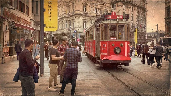 Beyoglu Istanbul Turecko Tramvaj Lidé Istiklal Street Nejdůležitější Turistické Ulici — Stock fotografie