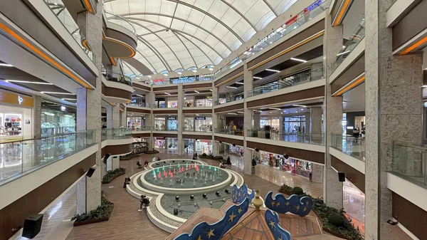 Istanbul Bakirkoy Capacity Mall 2022 인테리어 — 스톡 사진