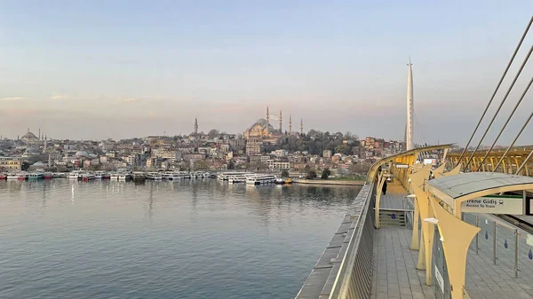 Stanbul Türkiye Nisan 2022 Stanbul Golden Horn Metro Köprüsünden Eski — Stok fotoğraf