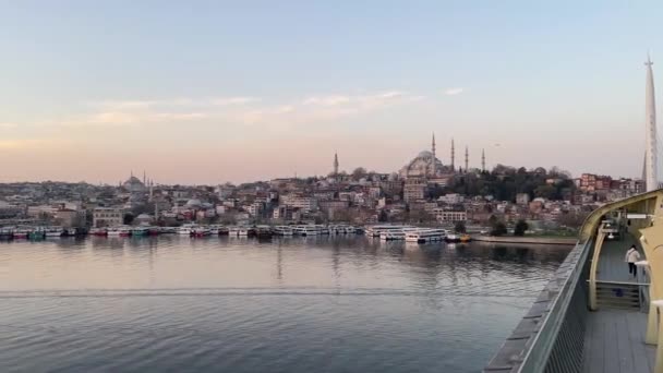 Istanbul Törökország 2022 Április Isztambul Óváros Látképe Golden Horn Metróhídról — Stock videók