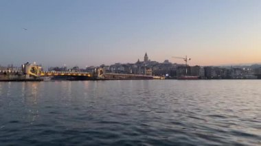 Sabah erken saatlerde Eminonu Meydanı 'ndan 13 bin 2022 Galata ve Karakoy ilçesi