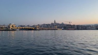 Sabah erken saatlerde Eminonu Meydanı 'ndan 13 bin 2022 Galata ve Karakoy ilçesi