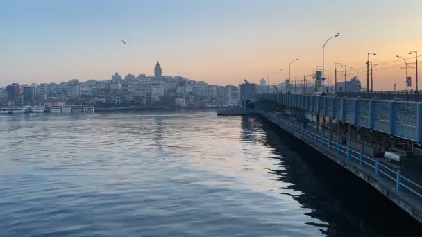 Istanbul Turkiet April 2022 Istanbuls Gamla Stadsutsikt Från Galatabron Tidigt — Stockvideo