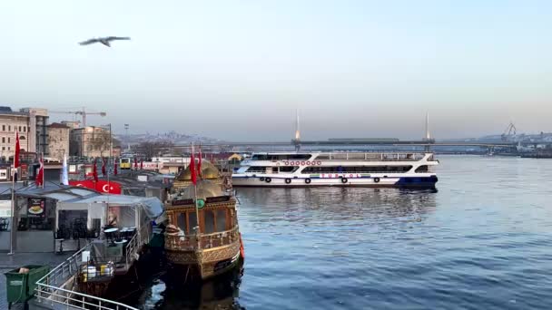 Istanbul Turkey April 2022 Стамбульський Краєвид Моста Галата Рано Вранці — стокове відео