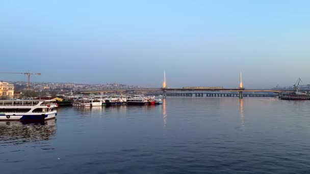 Istanbul Turkey April 2022 Стамбульський Краєвид Моста Галата Рано Вранці — стокове відео