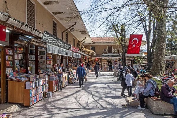 Beyazt Istanbul Turquía Abril 2022 Beyazt Distrito Plaza Con Sus —  Fotos de Stock