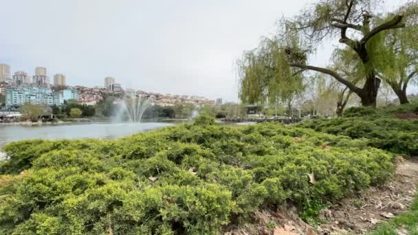 Istanbul Turquia Abril 2022 Vistas Cidade Parque Onde Lago Fontes — Vídeo de Stock