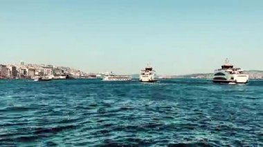 Avrupa ve Asya kıtaları arasındaki rüya şehir olan 15 bin 2022 İstanbul, tarihi ve modern görünümüne sahip İstanbul. Marmara Denizi kıyılarındaki eski İstanbul kenti ve gezginler için boğazın manzarası.