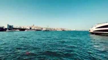 Avrupa ve Asya kıtaları arasındaki rüya şehir olan 15 bin 2022 İstanbul, tarihi ve modern görünümüne sahip İstanbul. Marmara Denizi kıyılarındaki eski İstanbul kenti ve gezginler için boğazın manzarası.