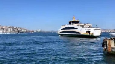 Avrupa ve Asya kıtaları arasındaki rüya şehir olan 15 bin 2022 İstanbul, tarihi ve modern görünümüne sahip İstanbul. Marmara Denizi kıyılarındaki eski İstanbul kenti ve gezginler için boğazın manzarası.