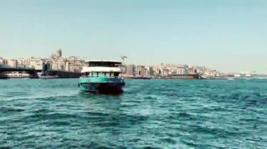 Avrupa ve Asya kıtaları arasındaki rüya şehir olan 15 bin 2022 İstanbul, tarihi ve modern görünümüne sahip İstanbul. Marmara Denizi kıyılarındaki eski İstanbul kenti ve gezginler için boğazın manzarası.