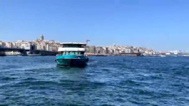 Avrupa ve Asya kıtaları arasındaki rüya şehir olan 15 bin 2022 İstanbul, tarihi ve modern görünümüne sahip İstanbul. Marmara Denizi kıyılarındaki eski İstanbul kenti ve gezginler için boğazın manzarası.