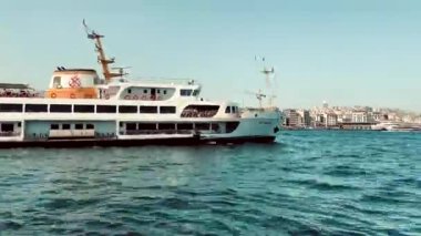 Avrupa ve Asya kıtaları arasındaki rüya şehir olan 15 bin 2022 İstanbul, tarihi ve modern görünümüne sahip İstanbul. Marmara Denizi kıyılarındaki eski İstanbul kenti ve gezginler için boğazın manzarası.