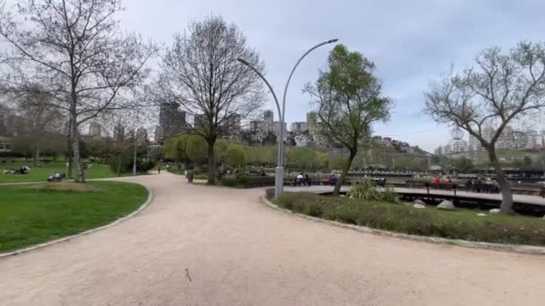 Istanbul Turquia Abril 2022 Vistas Cidade Parque Onde Lago Fontes — Vídeo de Stock