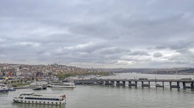 Avrupa ve Asya kıtaları arasındaki rüya şehir olan 20.2022 İstanbul, tarihi ve modern görünümüne sahip İstanbul. Marmara Denizi kıyılarındaki eski İstanbul kenti ve gezginler için boğazın manzarası.