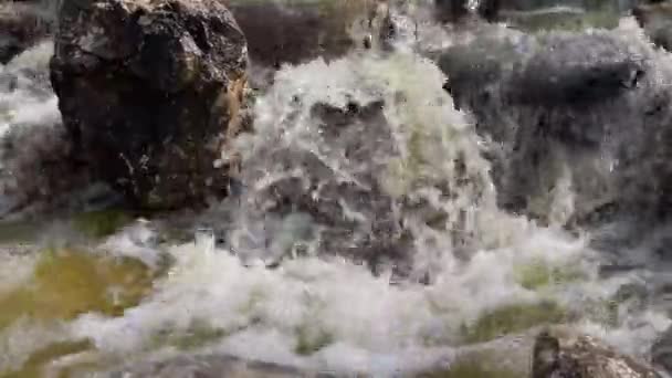 Agua Que Fluye Través Piscina Ornamental Acantilados — Vídeos de Stock