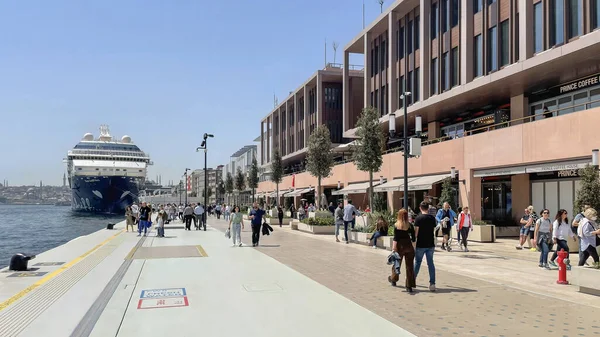 Karakol, istanbul. 29.2022 Karakol Meydanı 'ndan Galataport' a, modern ve tarihi mimari ve İstanbul 'da turistik yerleri olan kültürel ve tarihi yerler..