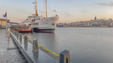 İstanbul, Türkiye. 29.2022 İstanbul ve Boğaz manzaralı. Sabah erken saatlerde ve Nisan 'da gün doğumunda..