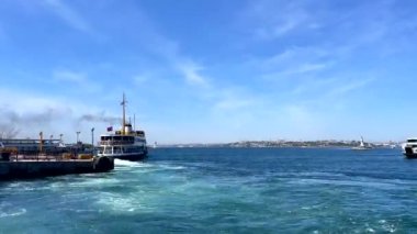 Kadıköy, İstanbul, Türkiye. 8 Mayıs 2022 İstanbul, Kadıköy 'den İstanbul' a kadar feribot ve liman manzaralı..
