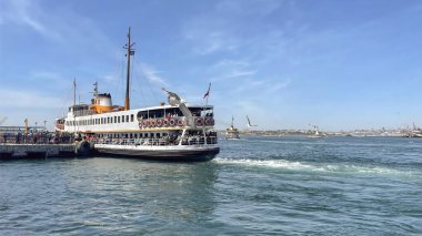 Kadıköy, İstanbul, Türkiye. 8 Mayıs 2022 İstanbul, Kadıköy 'den İstanbul' a kadar feribot ve liman manzaralı..
