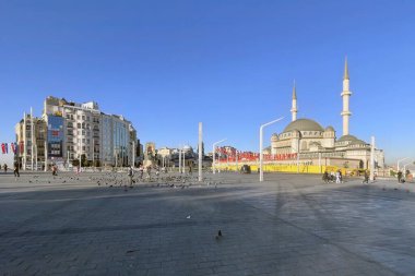 Taksim, istanbul, Türkiye. 13 Mayıs 2022 İstanbul 'un tarihi ve turistik meydanı Taksim' den sabahın erken saatlerinde görüş.