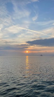 İstanbul, Türkiye. 12 Mayıs 2022 gündoğumu ve İstanbul 'daki İstanbul Boğazı ve Marmara Denizi' nin sabah manzarası