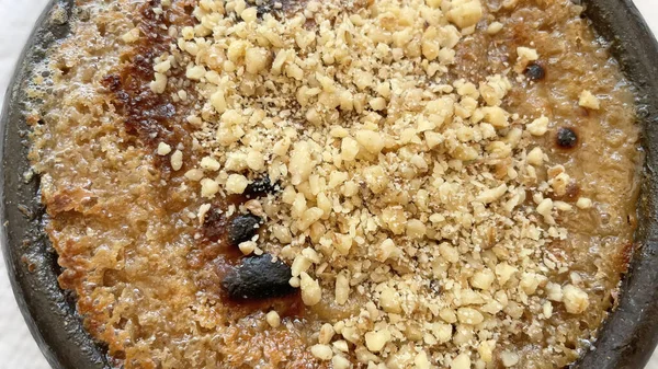 Güveçte sıcak tahini halva.