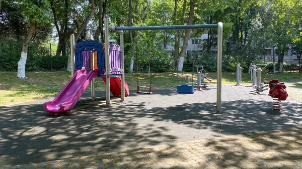 İstanbul, Atakoy. 20 Mayıs 2022. Atakoy ilçesi, yeşil doğası ve modern binalarıyla. Atakoy ilçesinden görüntüler.