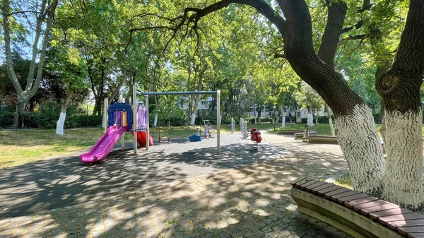 İstanbul, Atakoy. 20 Mayıs 2022. Atakoy ilçesi, yeşil doğası ve modern binalarıyla. Atakoy ilçesinden görüntüler.