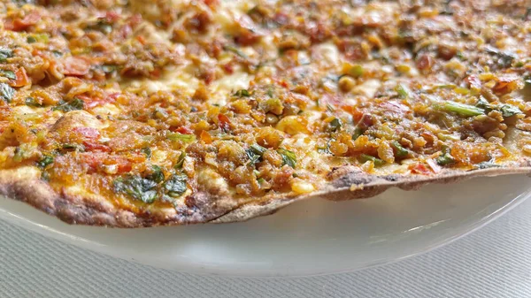 Geleneksel Türk yemeği yemeye hazır mısın lahmacun?