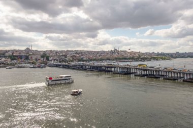 Goldenhorn, Haliç, İstanbul, Türkiye. 19 Mayıs 2022 İstanbul, Avrupa ve Asya kıtaları arasındaki rüya şehir. İstanbul manzarası Altın Boynuz metro köprüsünden.