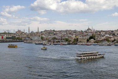 Goldenhorn, Haliç, İstanbul, Türkiye. 19 Mayıs 2022 İstanbul, Avrupa ve Asya kıtaları arasındaki rüya şehir. İstanbul manzarası Altın Boynuz metro köprüsünden.