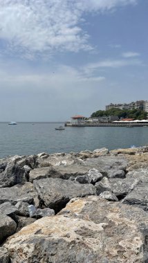 Moda, İstanbul, Türkiye. 29 Mayıs 2022. Moda ilçesinden Marmara Deniz Manzarası ve İstanbul 'daki tarihi Moda İskelesi.