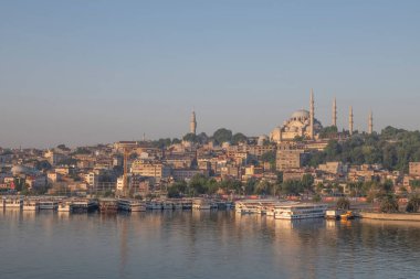 Altın Boynuz, İstanbul, İstanbul, Avrupa ve Asya kıtaları arasındaki rüya şehir. Sabahın erken saatlerinde Haliç metro köprüsünün turistik İstanbul manzarası.