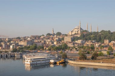 Altın Boynuz, İstanbul, İstanbul, Avrupa ve Asya kıtaları arasındaki rüya şehir. Sabahın erken saatlerinde Haliç metro köprüsünün turistik İstanbul manzarası.