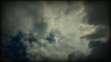 Arkaplan için hareket efektli gökyüzü ve bulutlar